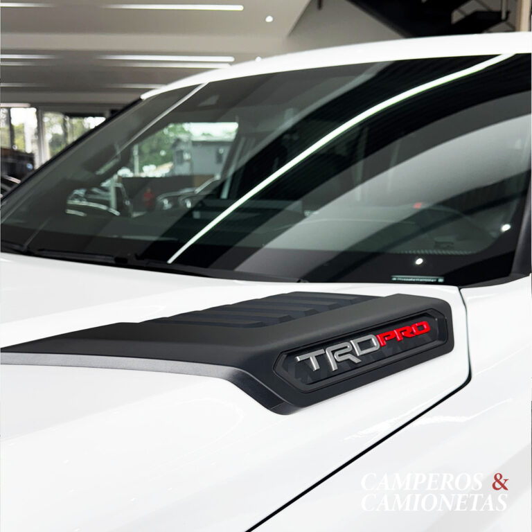 12 TRD PRO blanca 2026