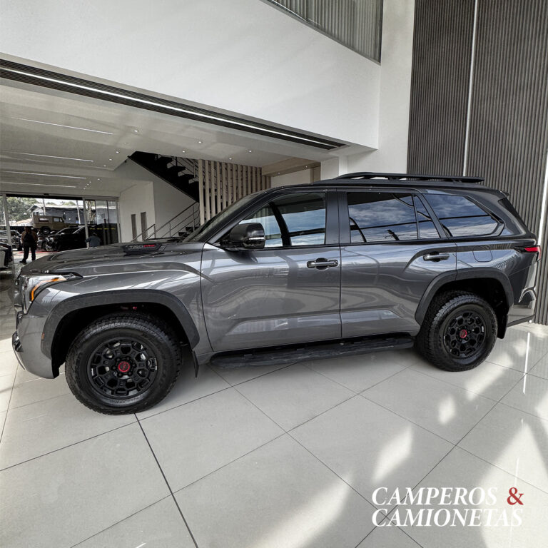 3 TRD PRO GRIS OSCURO 2026
