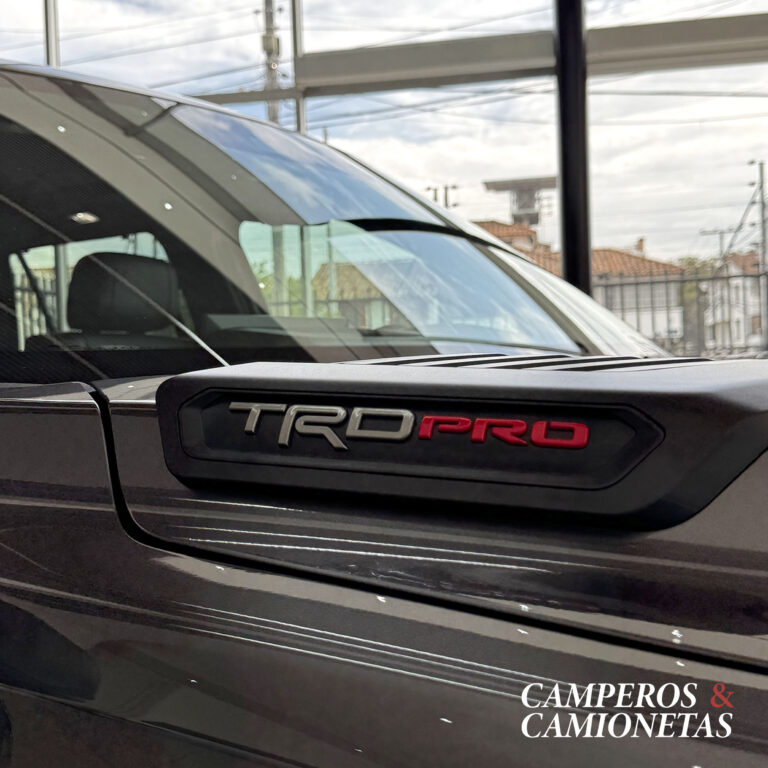 5 TRD PRO GRIS OSCURO 2026